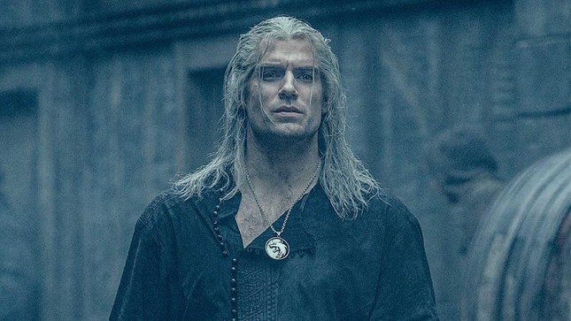 Liam Hemsworth's appearance in "The Witcher" season 4 is identical to Henry Cavill photo 7