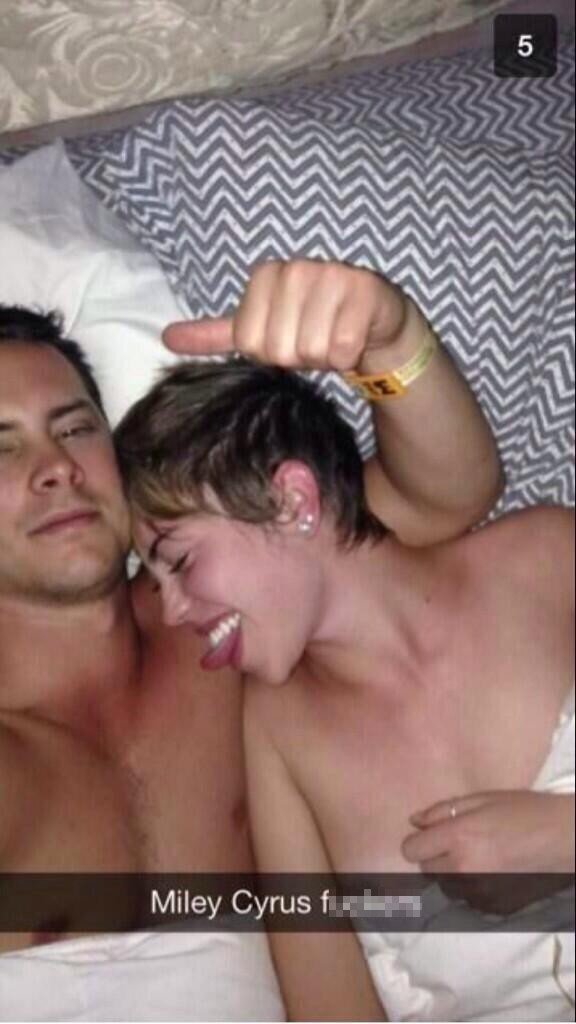 Miley Cyrus's secret bedroom photo revealed photo 1
