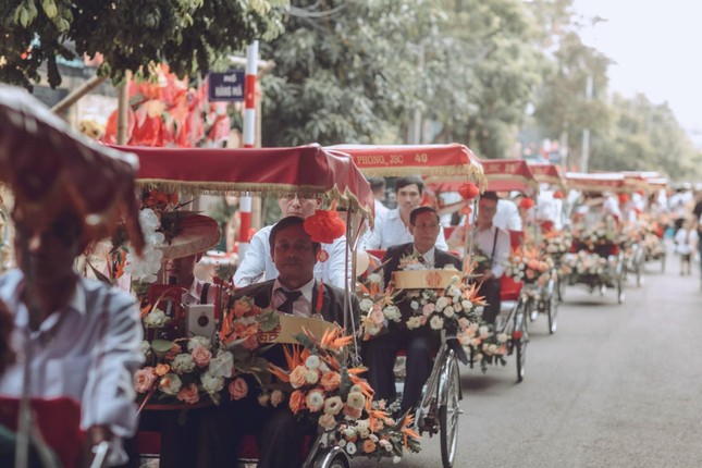 Đám hỏi 1,6 tỷ đồng của cô dâu Bắc Giang tái hiện phố cổ Hà Nội và văn hóa Kinh Bắc ảnh 2