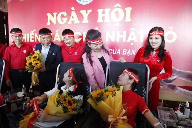 Nhiều đơn vị ở Bắc Giang hiến máu Chủ Nhật Đỏ vượt 200% kế hoạch ảnh 7