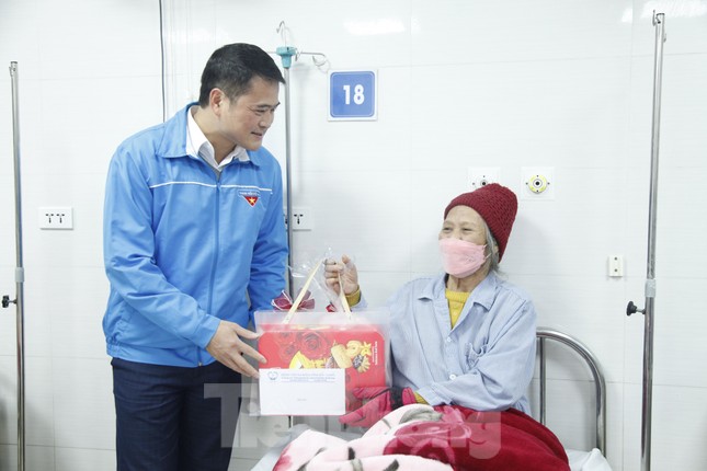 Tuổi trẻ Bắc Giang mang Tết ấm đến bệnh nhân khó khăn ảnh 9