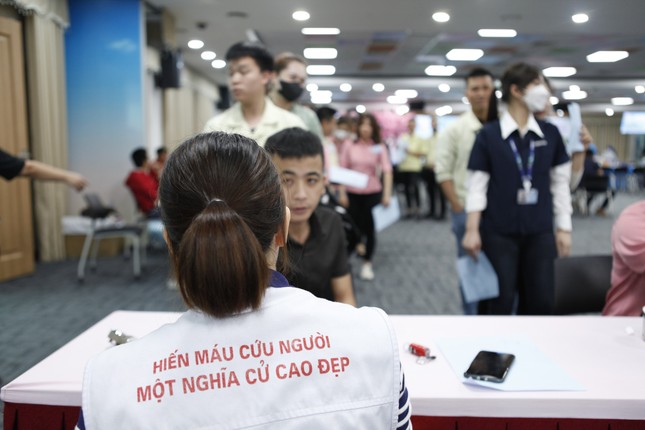 Chung dòng máu Việt tại Chủ Nhật Đỏ ở Công ty Samsung Việt Nam ảnh 2