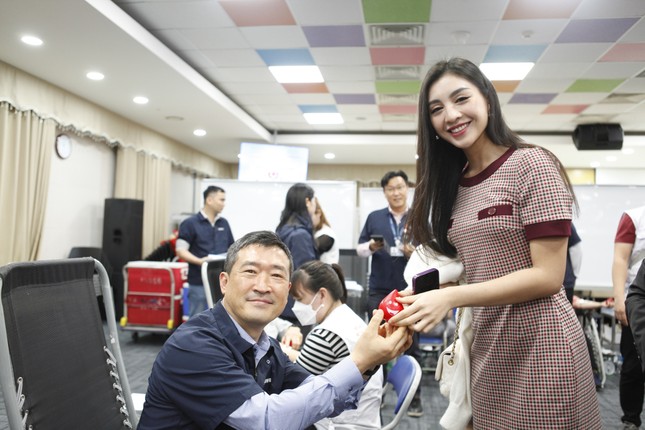 Chung dòng máu Việt tại Chủ Nhật Đỏ ở Công ty Samsung Việt Nam ảnh 14
