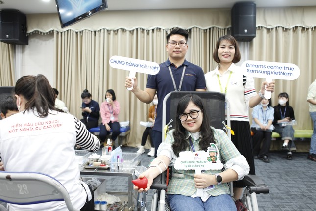 Chung dòng máu Việt tại Chủ Nhật Đỏ ở Công ty Samsung Việt Nam ảnh 3