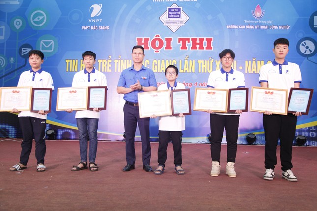 Bắc Giang trao giải Hội thi Tin học trẻ ảnh 1