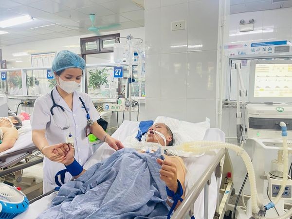 Suýt mất mạng vì bị rắn cạp nia cắn khi đang ngủ ảnh 1