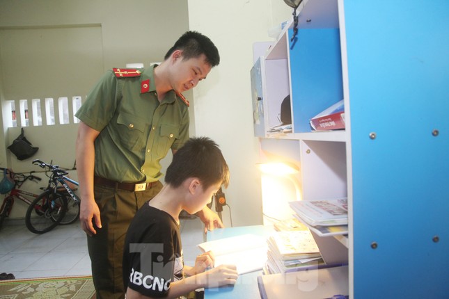 Hội đồng Đội tỉnh Bắc Giang hỗ trợ học sinh khó khăn 5,9 tỉ đồng ảnh 1