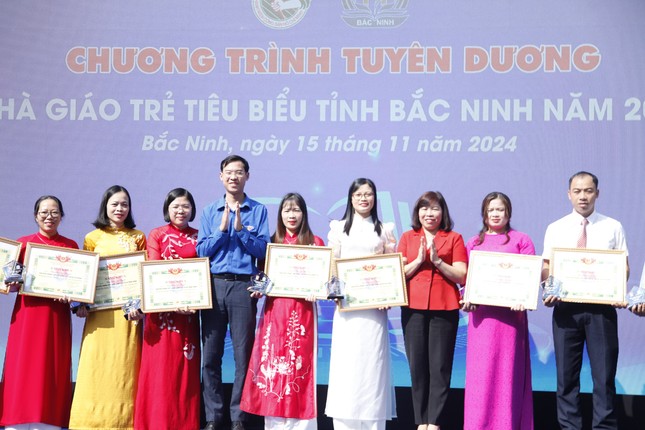 Bắc Ninh, Bình Định tuyên dương nhà giáo trẻ tiêu biểu ảnh 2