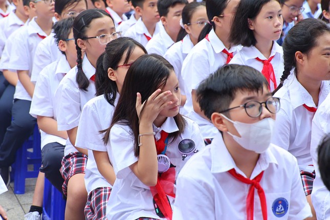 Cùng Tiền Phong nâng bước em tới trường: Xúc động chuyện bạn nhỏ mất cha ở Làng Nủ ảnh 4