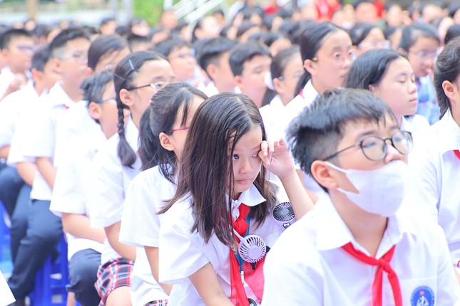 Cùng Tiền Phong nâng bước em tới trường: Xúc động chuyện bạn nhỏ mất cha ở Làng Nủ ảnh 5