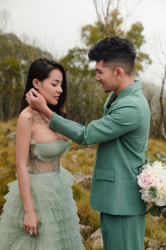 'Đỏ mặt' với bộ ảnh cưới của Lương Bằng Quang và Ngân 98: Cô dâu 'hở bạo' nhất Việt Nam? ảnh 3