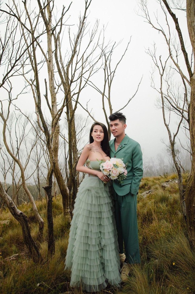 'Đỏ mặt' với bộ ảnh cưới của Lương Bằng Quang và Ngân 98: Cô dâu 'hở bạo' nhất Việt Nam? ảnh 5