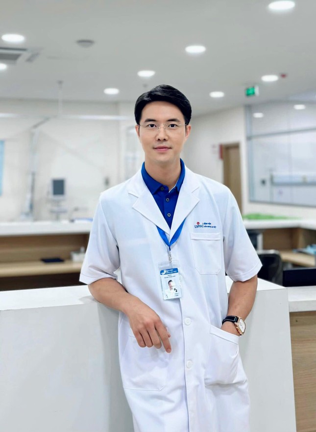 Chúng Ta Của 8 Năm Sau: Hóa ra bác sĩ Tuấn là chồng của MC có nụ cười đẹp nhất VTV ảnh 5