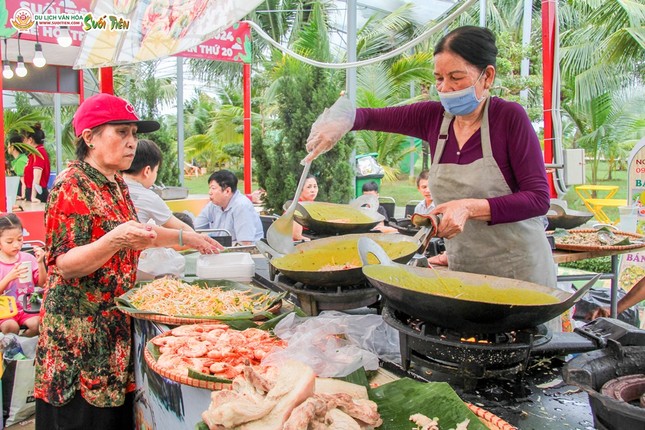 Giới trẻ hào hứng tham gia hoạt động đoàn kết vì môi trường tại Suối Tiên ảnh 4