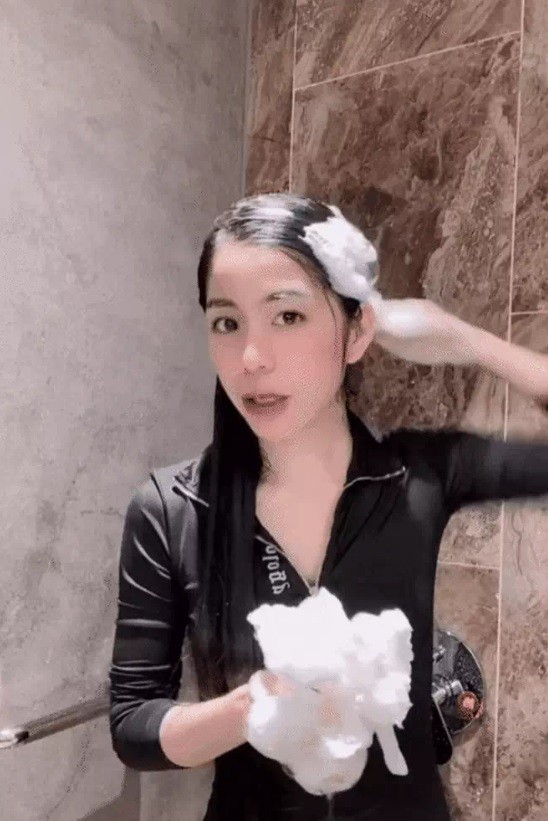Muốn có mái tóc đẹp như Hằng Du Mục, nhớ thay đổi thói quen này khi gội đầu ảnh 5