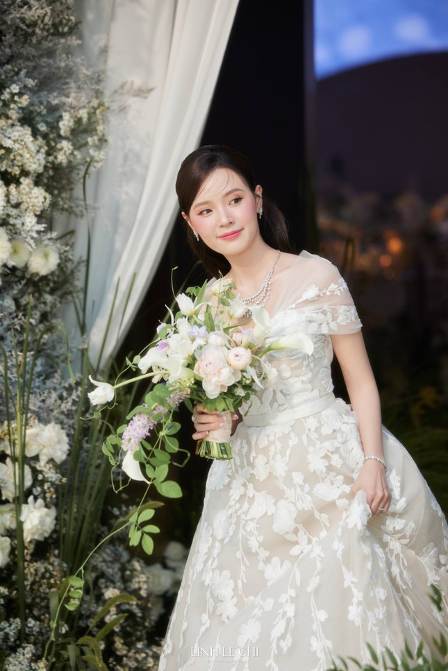 Hoa cưới của cô dâu Midu từ đám hỏi đến đám cưới đều có điểm đặc biệt này ảnh 4