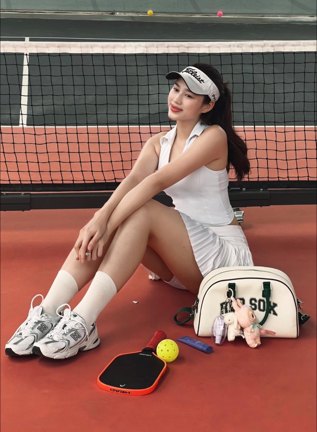 Hoa hậu Đỗ Thị Hà chuẩn mỹ nhân mặc đẹp nhất làng pickleball, set đồ nào cũng đỉnh ảnh 6