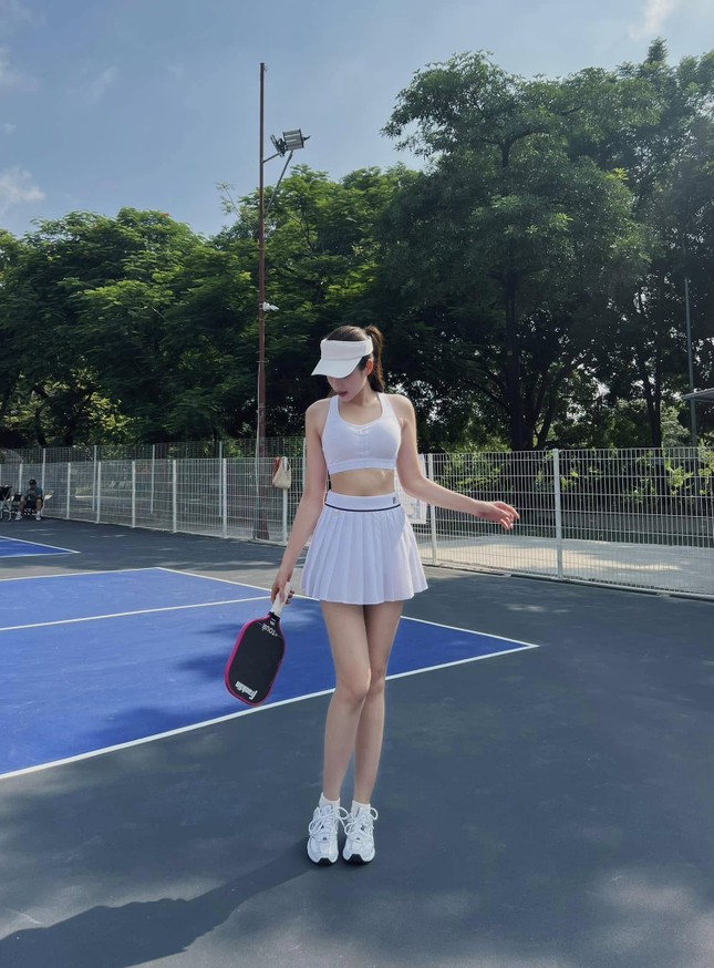 Hoa hậu Đỗ Thị Hà chuẩn mỹ nhân mặc đẹp nhất làng pickleball, set đồ nào cũng đỉnh ảnh 3