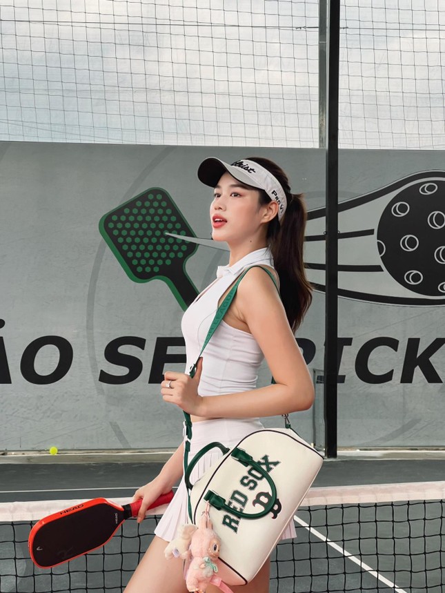 Hoa hậu Đỗ Thị Hà chuẩn mỹ nhân mặc đẹp nhất làng pickleball, set đồ nào cũng đỉnh ảnh 7