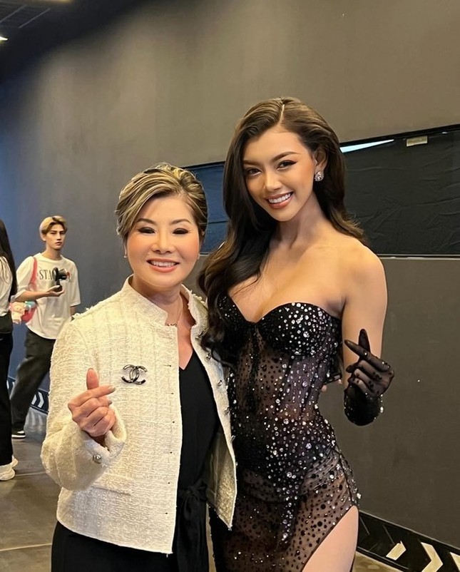 Người đẹp thị phi nhất Miss Grand International 2024 lại chọc giận ông Nawat ảnh 2