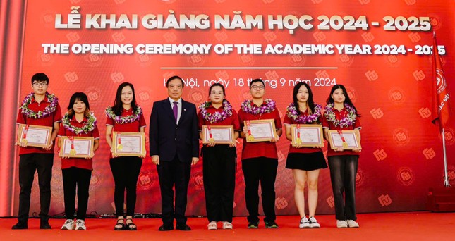 Những thủ khoa nào chọn Trường Đại học Ngoại thương? ảnh 1