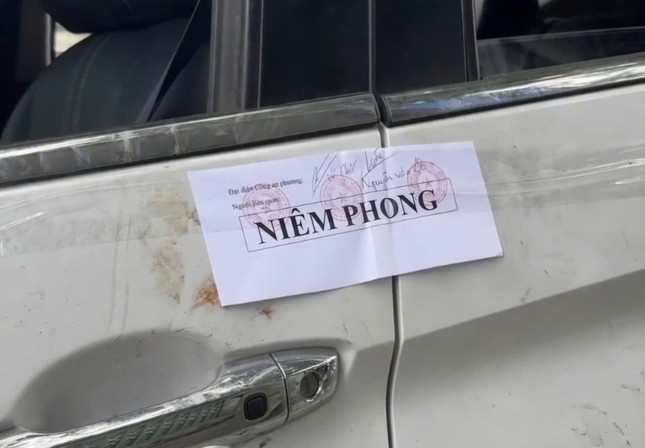 Hai nhóm thanh niên dùng hung khí ẩu đả trong đêm, vỏ đạn rơi tại hiện trường ảnh 2