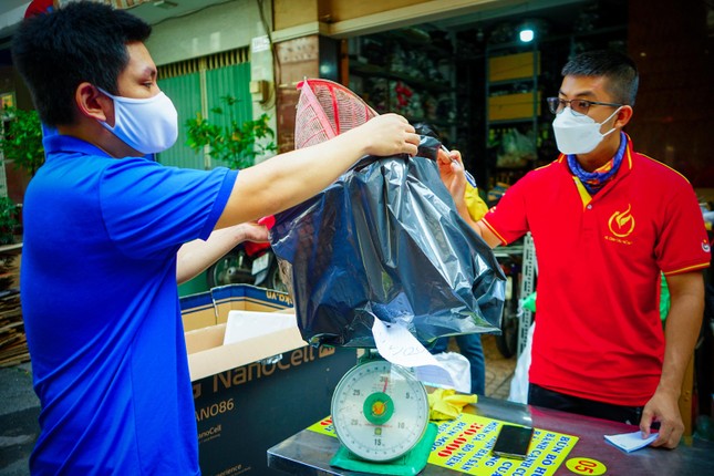 Đam mê phế liệu, chàng trai khởi nghiệp với nghề ve chai ảnh 3