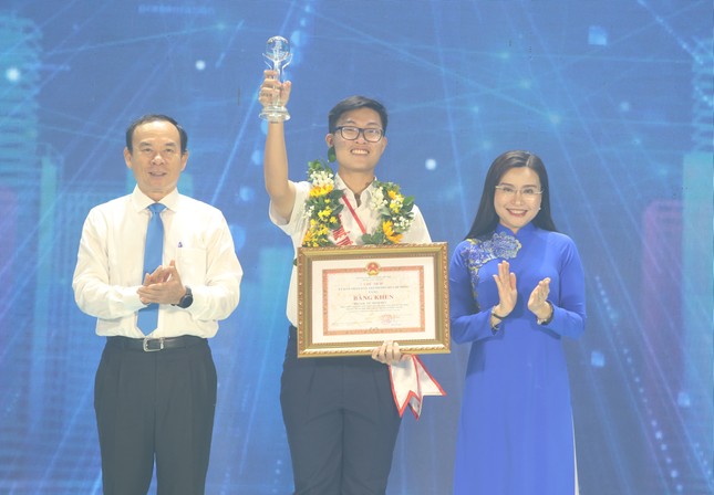 Tuyên dương 14 công dân trẻ tiêu biểu TPHCM năm 2023 ảnh 1