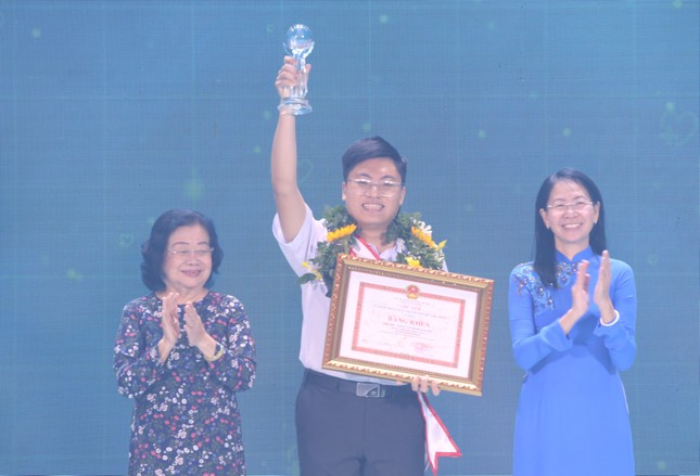 Tuyên dương 14 công dân trẻ tiêu biểu TPHCM năm 2023 ảnh 4