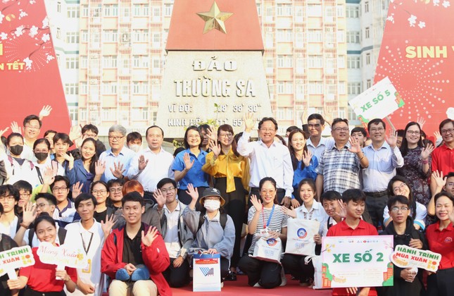 Đưa bạn trẻ về quê đón Tết đoàn viên, lì xì năm mới sinh viên quốc tế ảnh 8
