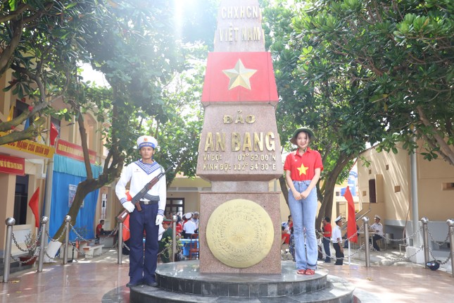 Hành trình lưu dấu tuổi trẻ ở Trường Sa của Hoa khôi và Á khôi Sinh viên Việt Nam 2023 ảnh 4