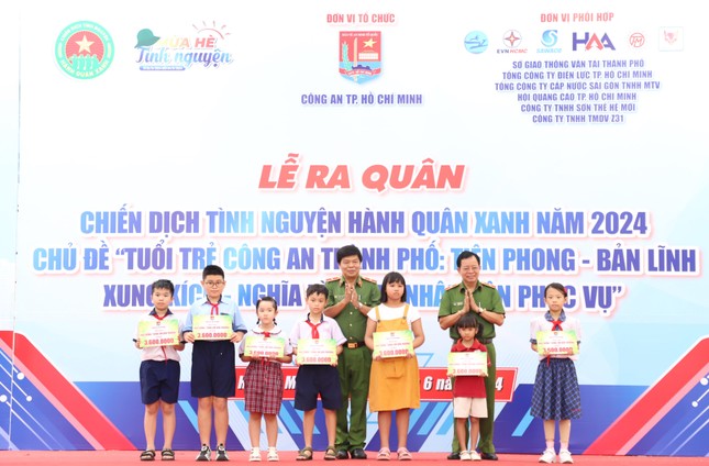 Tuổi trẻ Công an TPHCM đẩy mạnh phòng, chống ma túy, xác lập nhiều hoạt động gìn giữ mỹ quan đô thị ảnh 6