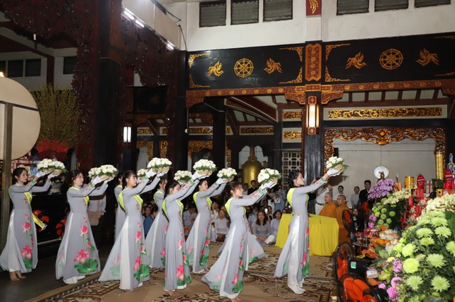 Lễ chùa mùa Vu lan, rưng rưng nước mắt nhớ ơn sinh thành ảnh 7