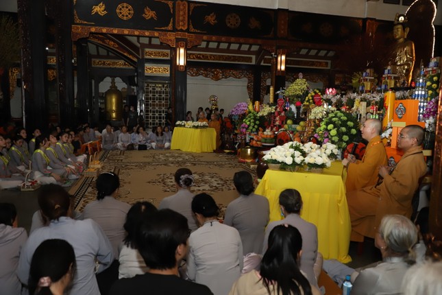 Lễ chùa mùa Vu lan, rưng rưng nước mắt nhớ ơn sinh thành ảnh 4