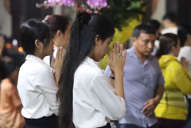 Lễ chùa mùa Vu lan, rưng rưng nước mắt nhớ ơn sinh thành ảnh 9