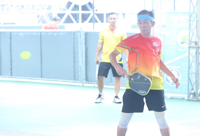 Bí thư Thành ủy TPHCM thi đấu pickleball chung tay ủng hộ đồng bào vùng bão lũ ảnh 4