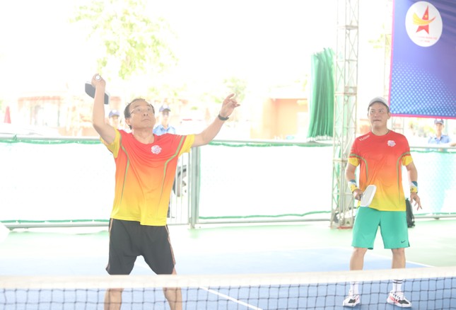 Bí thư Thành ủy TPHCM thi đấu pickleball chung tay ủng hộ đồng bào vùng bão lũ ảnh 1