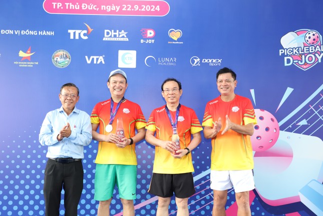 Bí thư Thành ủy TPHCM thi đấu pickleball chung tay ủng hộ đồng bào vùng bão lũ ảnh 7