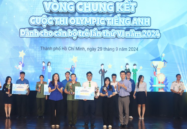 Quán quân Giọng hát hay ngoại ngữ và Olympic tiếng Anh dành cho cán bộ trẻ toàn quốc 2024 ảnh 3