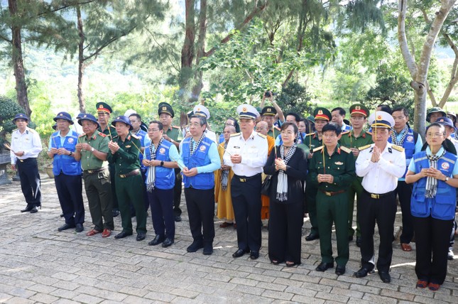 Chuỗi hoạt động ý nghĩa của đoàn đại biểu TPHCM tại Côn Đảo ảnh 4