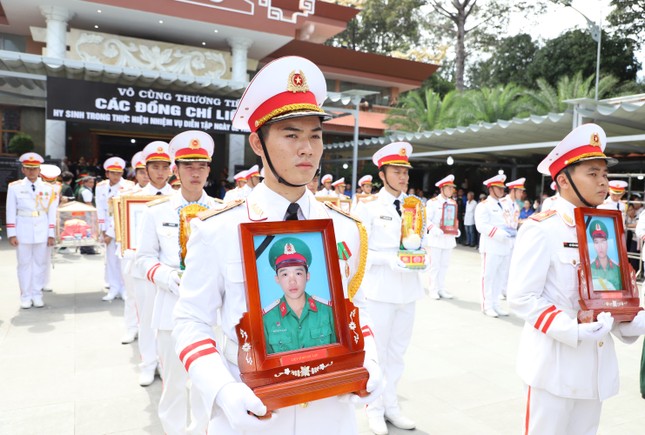 Trung ương Đoàn, các Tỉnh Đoàn đến viếng, chia buồn cùng thân nhân liệt sĩ hy sinh trong diễn tập phòng thủ ảnh 7