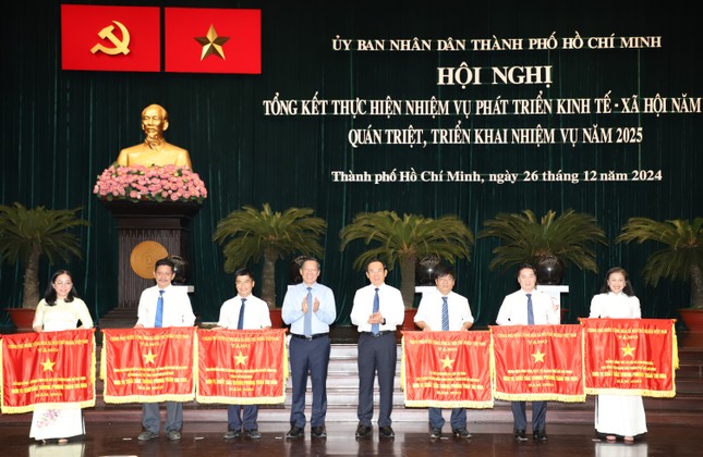 Bí thư Thành ủy TPHCM: 'Có người tiếp tục, có người rời đi nhưng đều phải tính toán kỹ' ảnh 3