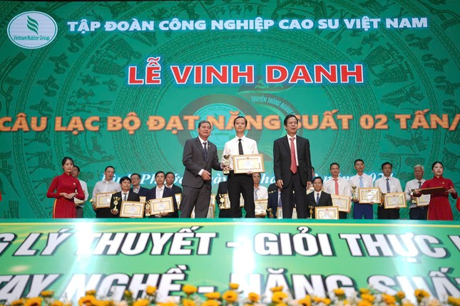 Tập đoàn Công nghiệp Cao su Việt Nam vinh danh công ty đạt năng suất trên 2 tấn/ha ảnh 4