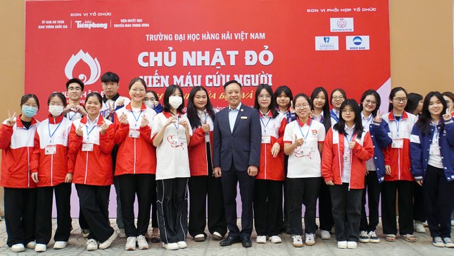 Sinh viên Đại học Hàng hải Việt Nam hiến máu cứu người dịp cận Tết ảnh 7