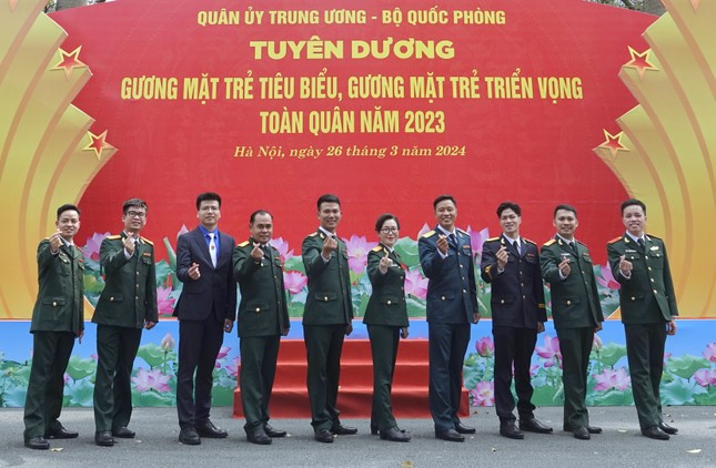 Quân ủy Trung ương - Bộ Quốc phòng vinh danh 45 gương mặt trẻ xuất sắc ảnh 11