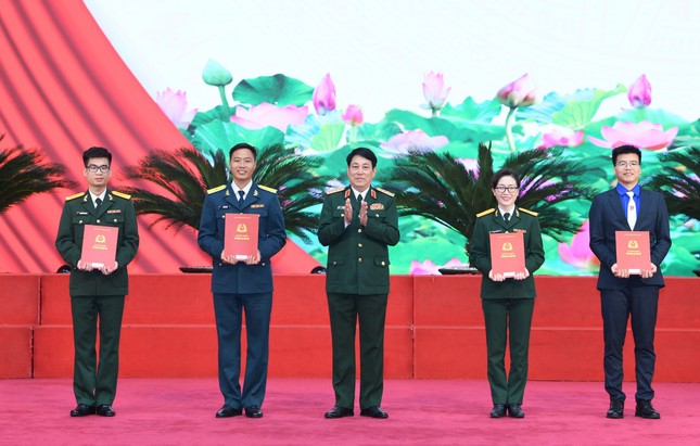 Quân ủy Trung ương - Bộ Quốc phòng vinh danh 45 gương mặt trẻ xuất sắc ảnh 4