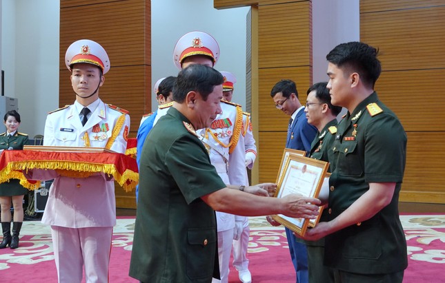 Đại tướng Phan Văn Giang: Thanh niên Quân đội thể hiện khát vọng chiếm lĩnh đỉnh cao khoa học ảnh 10