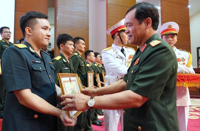 Đại tướng Phan Văn Giang: Thanh niên Quân đội thể hiện khát vọng chiếm lĩnh đỉnh cao khoa học ảnh 13