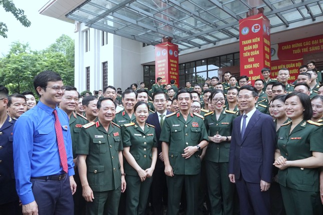 Đại tướng Phan Văn Giang: Thanh niên Quân đội thể hiện khát vọng chiếm lĩnh đỉnh cao khoa học ảnh 1