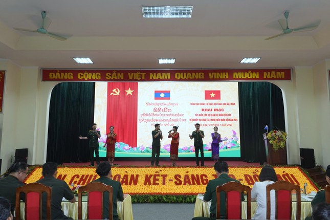 Sĩ quan Quân đội Lào học tập nghiệp vụ công tác thanh niên tại Việt Nam ảnh 5